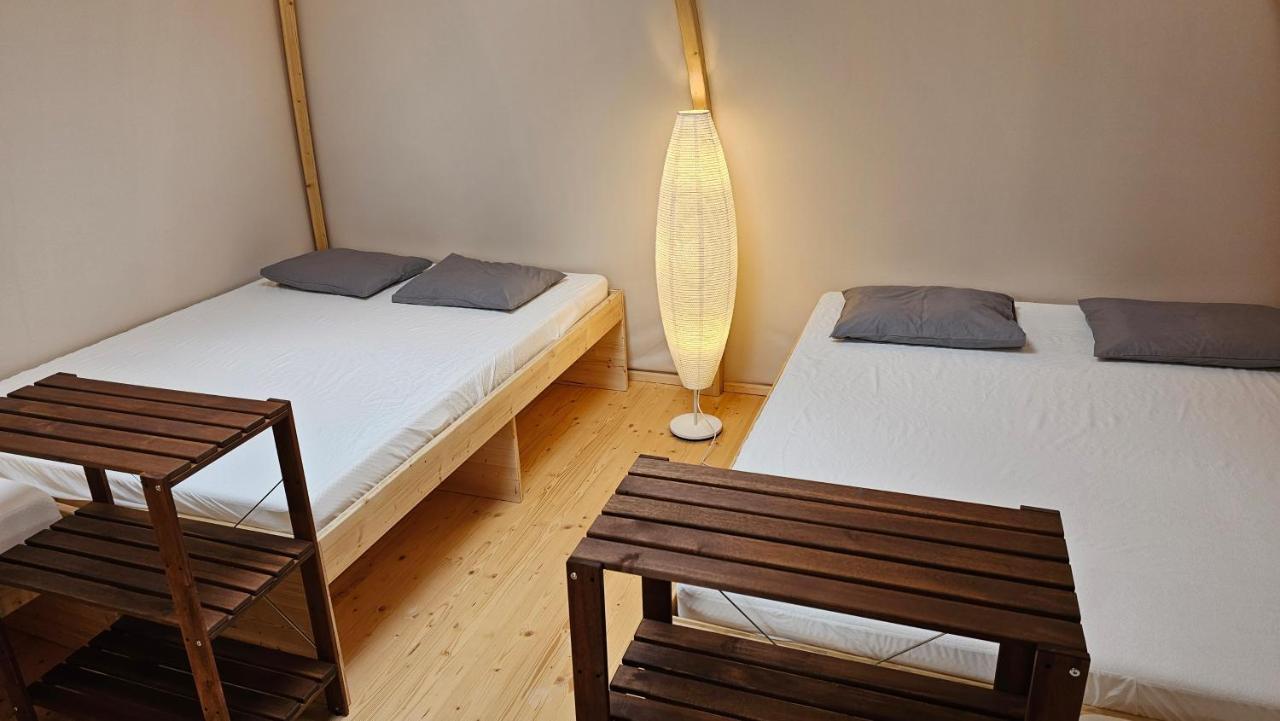 Fitnexx Zelt-Dorf Hotel Balsthal Bagian luar foto