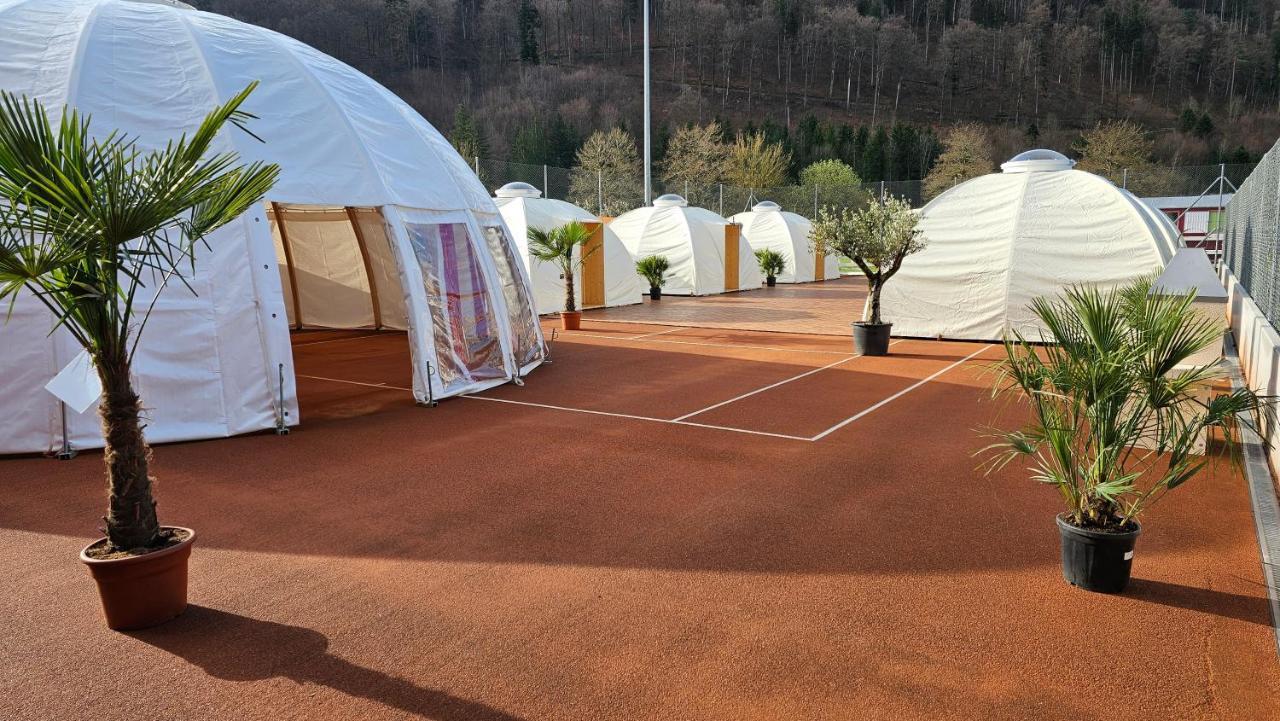 Fitnexx Zelt-Dorf Hotel Balsthal Bagian luar foto