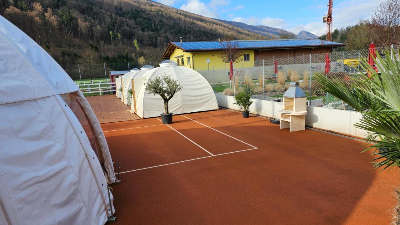 Fitnexx Zelt-Dorf Hotel Balsthal Bagian luar foto