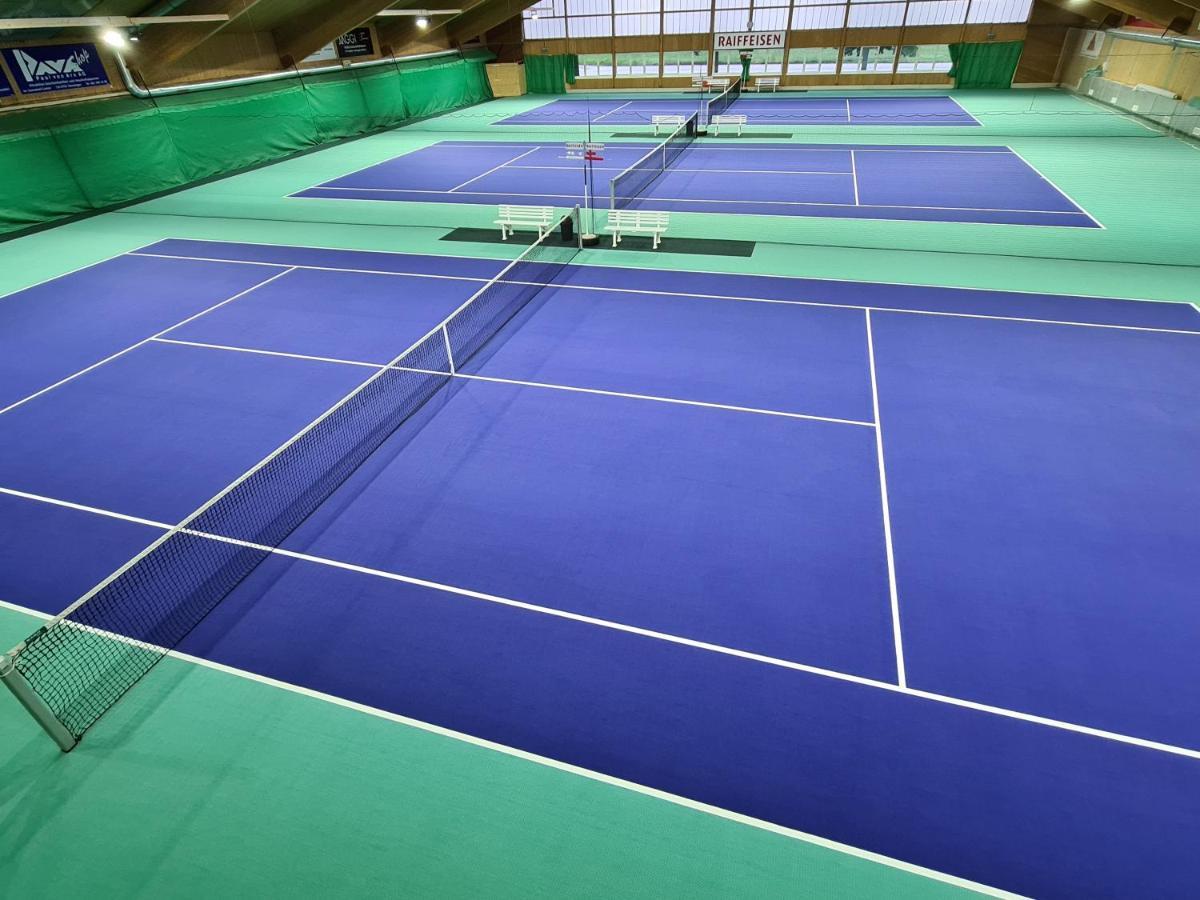 Fitnexx Zelt-Dorf Hotel Balsthal Bagian luar foto