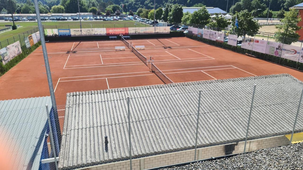 Fitnexx Zelt-Dorf Hotel Balsthal Bagian luar foto