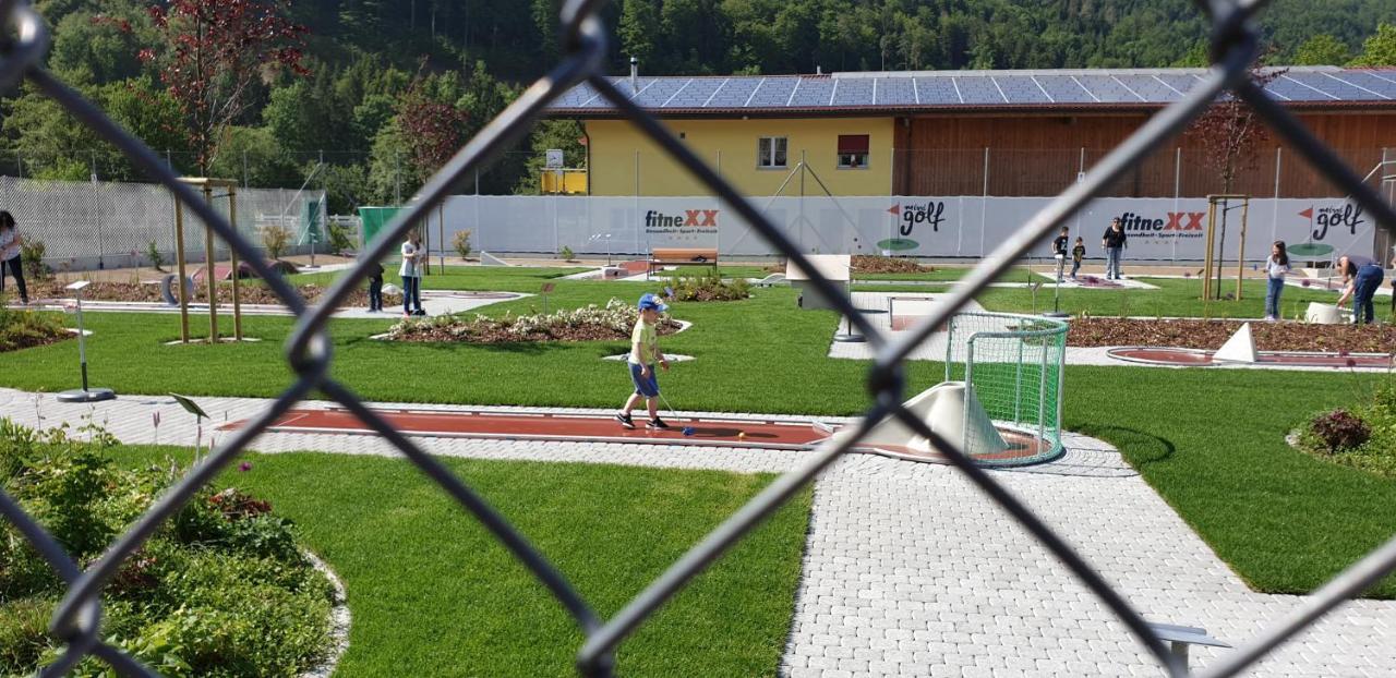 Fitnexx Zelt-Dorf Hotel Balsthal Bagian luar foto